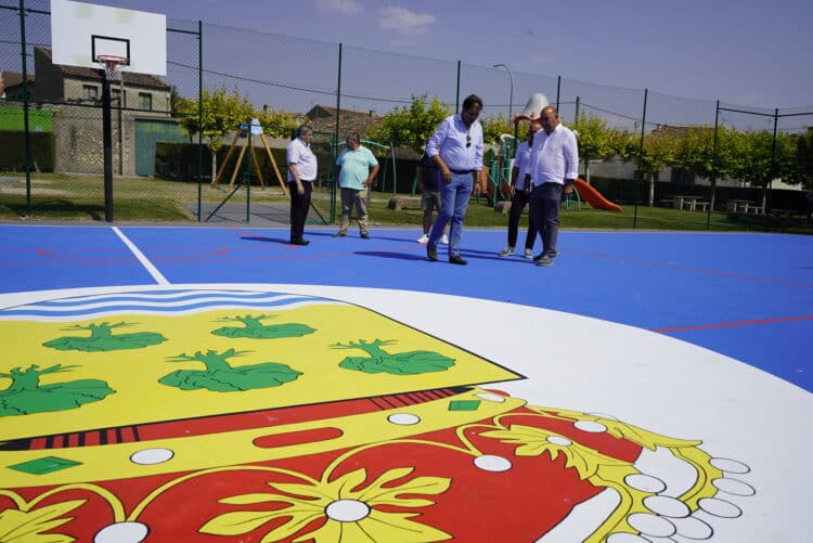 Un instante durante la visita de autoridades a Carrascal del Río./DIPUTACIÓN