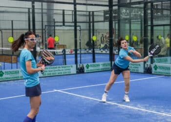 Un instante de partido durante una jornada pasada del Circuito Provincial de pádel./DIPUTACIÓN