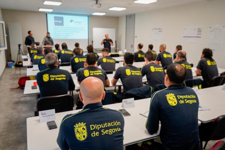 El Parque de Palazuelos de Eresma acoge una sesión sobre las características de estas instalaciones / DIPUTACIÓN