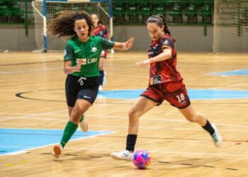 Un instante del duelo copero entre Segosala y Les Corts celebrado en el Pedro Delgado./HÉCTOR CRIADO