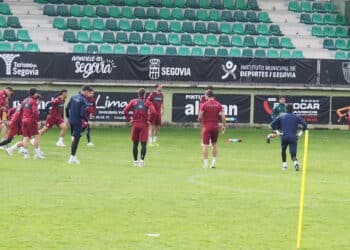 Primera sesión de entrenamiento de la Segoviana a las órdenes de Alejandro Robles./ALEJANDRA SERNA