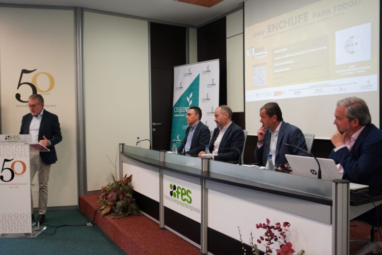 El presidente de la FES, Andrés Ortega y los cuatro ponentes durante la jornada. /ALEJANDRA SERNA