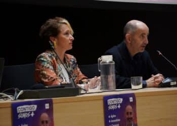 El candidato a su paso por el campus María Zambrano. /ALEJANDRA SERNA