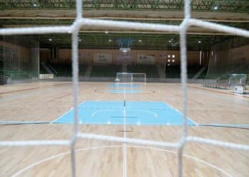 Cancha vacía del pabellón Pedro Delgado./ J.M.