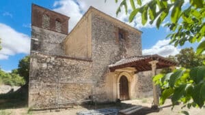 La torre que vigila las eras (I) 8 La iglesia de San Pedro Apóstol, de Valle de San Pedro alberga en su interior joyas del barroco.