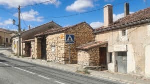 La torre que vigila las eras (I) 7 La carretera comarcal de Segovia SG-P-2322 cruza Valle de San Pedro.