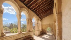Atrio de la iglesia de San Miguel Arcángel de Tenzuela.
