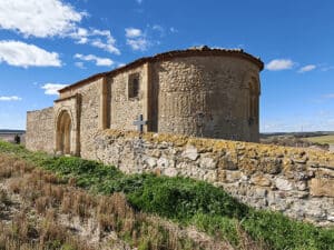 La iglesia de San Bartolomé, en Torredondo, de estilo románico-mudéjar.