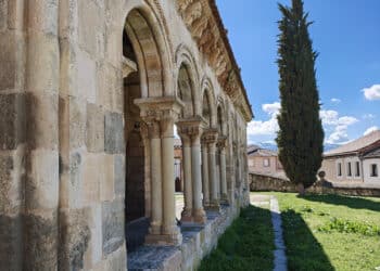 Iglesia de la Virgen de la Cerca en Madrona.