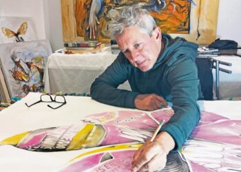 El artista segoviano Luis Moro, en pleno proceso creativo./ ICAL