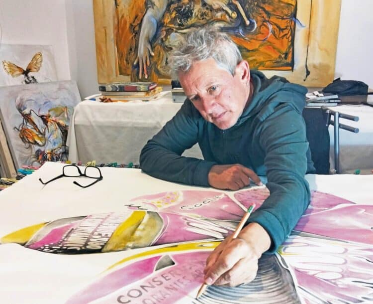 El artista segoviano Luis Moro, en pleno proceso creativo./ ICAL