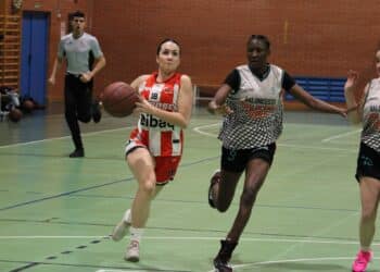 Un instante de partido entre el equipo segoviano y Venta de Baños de la presente temporada./DIBAQ CD BASE