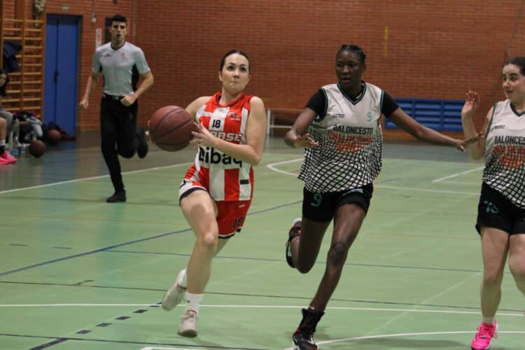 Un instante de partido entre el equipo segoviano y Venta de Baños de la presente temporada./DIBAQ CD BASE