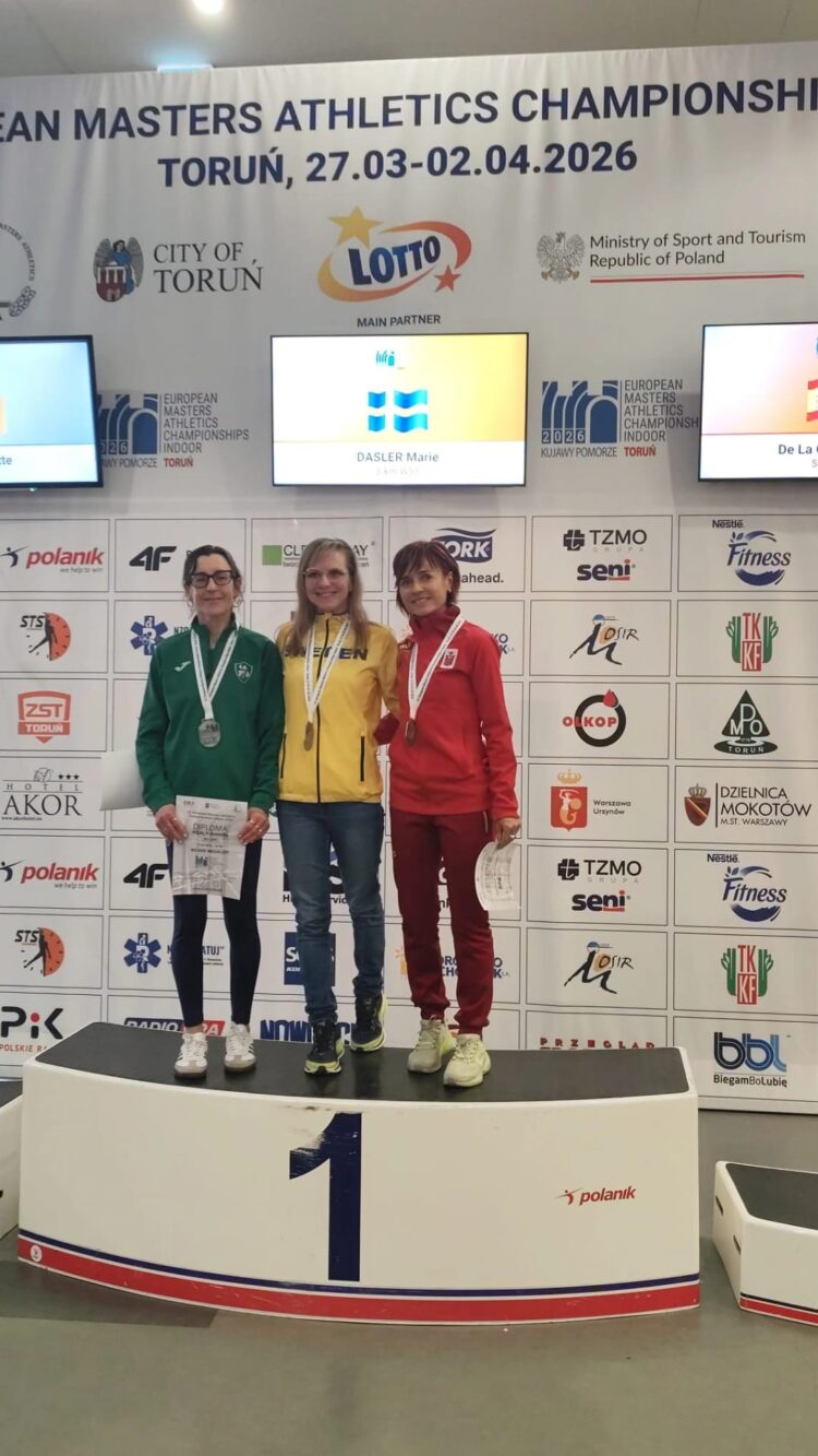 Sonia de la Calle posa en el podio durante la cita en Polonia./CAJ BLUME