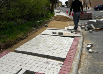 Acerado de la calle Real de la Aldehuela / AYTO. DE TORRECABALLEROS