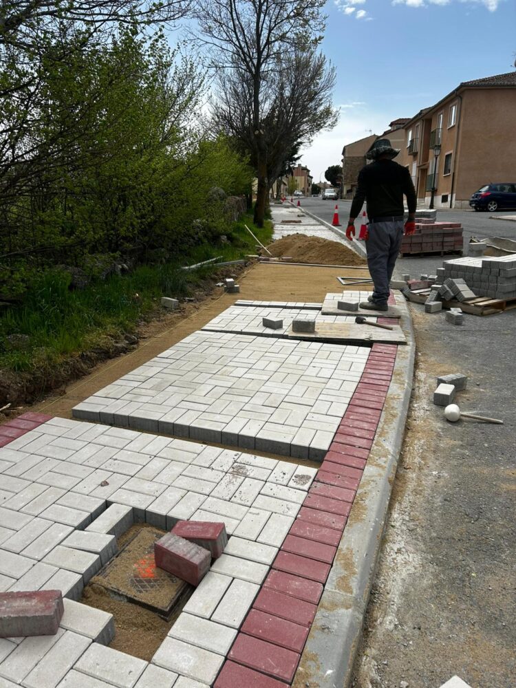 Acerado de la calle Real de la Aldehuela / AYTO. DE TORRECABALLEROS
