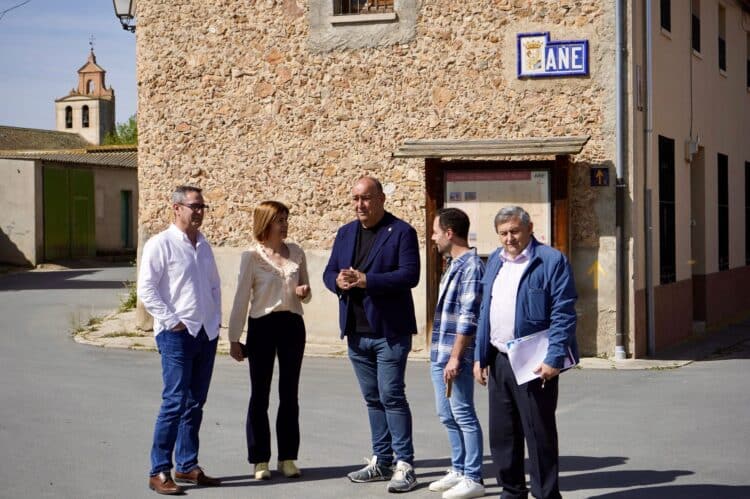 Instante de la visita a la localidad segoviana de Añe / DIPUTACIÓN