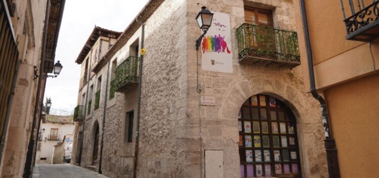 El Ayuntamiento de Cuéllar presenta una guía de recursos para jóvenes por el Día de la Información Juvenil 1 Vista de la Casa Joven de Cuéllar