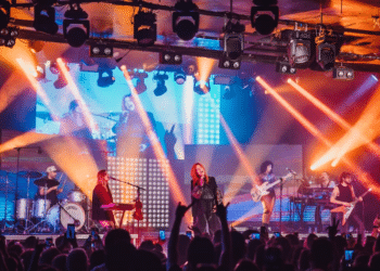 La cantante Leire Martínez en una de sus actuaciones/@LEIREMO_OFICIAL