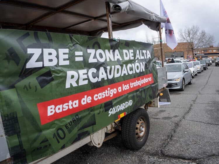 Caravana organizada por Vox en febrero contra la ZBE. / HÉCTOR CRIADO