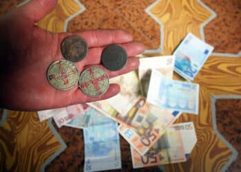 Tradicional juego de las chapas. / ÓSCAR NAVARRO - ICAL