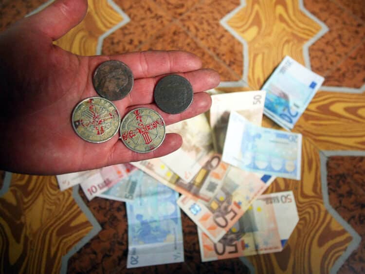 Tradicional juego de las chapas. / ÓSCAR NAVARRO - ICAL