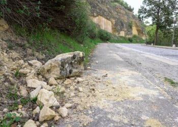 Desprendimientos en la Cuesta de los Hoyos. / Héctor Criado