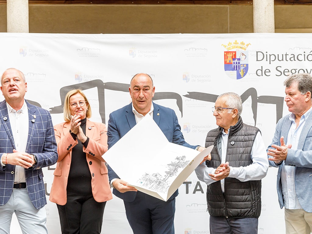 Inauguración de la exposición '30º aniversario de la Asociación Andariegos Segovianos'. / NACHO VALVERDE - ICAL