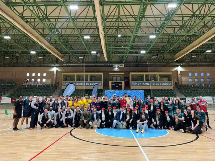 Foto de familia del equipo de la Universidad de Valladolid durante la tercera edición del Sporfest./UVA