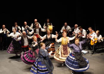 Festival Folklórico, celebrado en el Teatro Juan Bravo de Segovia. / ALEJANDRA SERNA