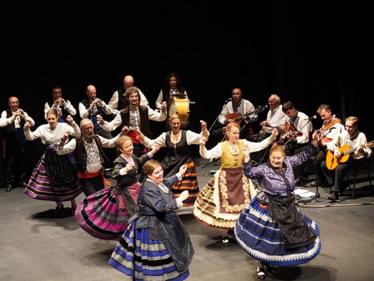 Festival Folklórico, celebrado en el Teatro Juan Bravo de Segovia. / ALEJANDRA SERNA