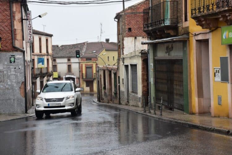 Cortes de tráfico por obras en la travesía de la CL-603 en Cantalejo 1 Foto de archivo. Travesía CL-603 en Cantalejo. / ALEJANDRO MARTÍN