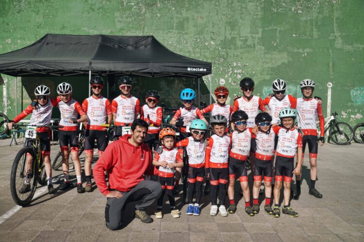 La delegación del club segoviano antes de la jornada./CLUB CICLISTA 53X13