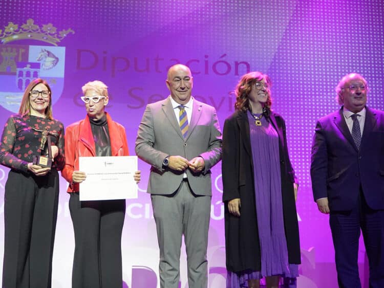 Cristina Sanz, Mar Martínez y Miguel Ángel de Vicente, en la entrega del galardón del Premio Fundos. / DIPUTACIÓN
