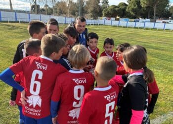El benjamín del equipo cuellarano antes de un encuentro./CD CUÉLLAR