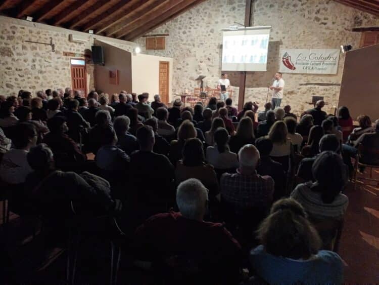Actuación musical de Víctor Sanz y Samuel de Francisco en ‘La Colodra’ de Casla 1 Instante del concierto del pasado sábado, día 4 de abril / ‘LA COLODRA’