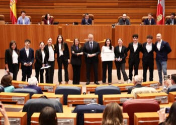 Representantes del Colegio Claret en las Cortes, en la sesión de Liga de Debate. / CORTES