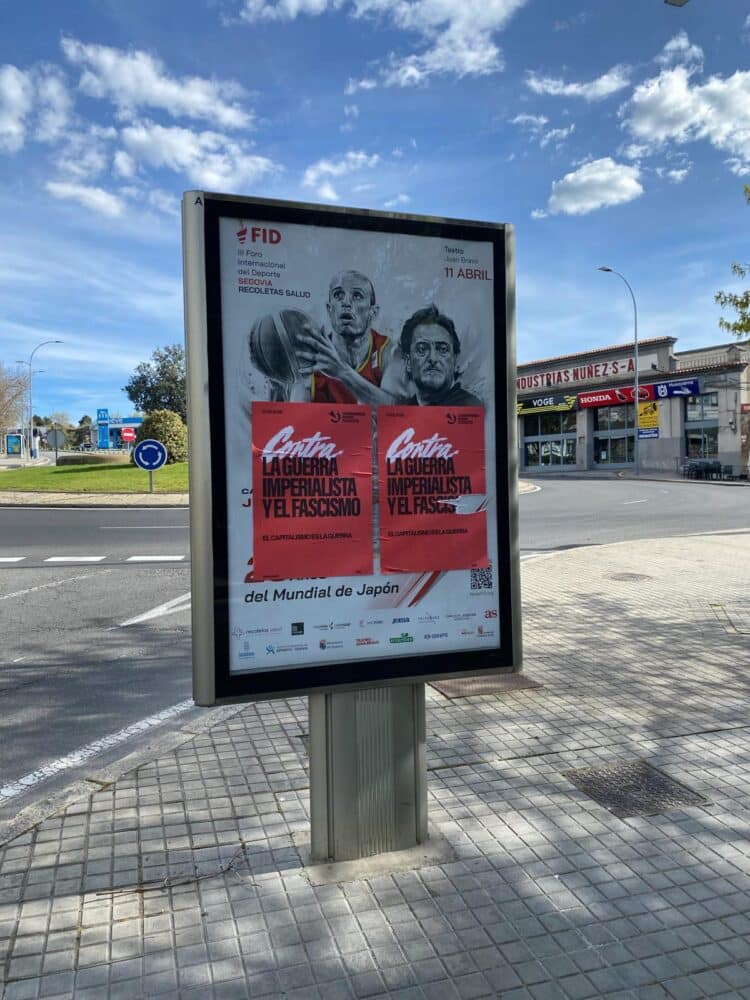 Uno de los mupis afectados por el comportamiento incívico de algunos. /Ayuntamiento de Segovia