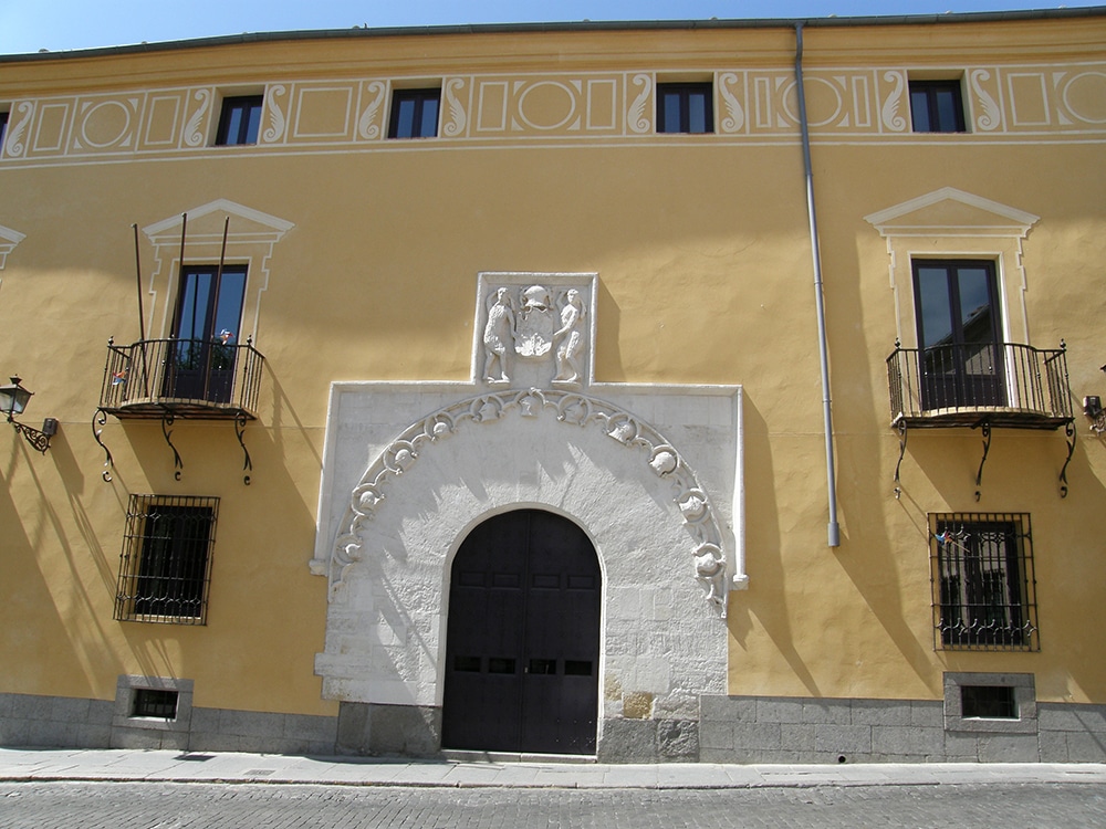 Fachada del Palacio de Quintanar.