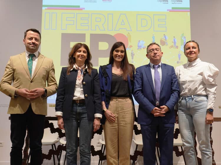 Diego del Pozo, Raquel Alonso, María José Tapia, Alfonso Guerra y Beatriz Serrano, en la presentación. de la Feria de Formación Profesional de Segovia. / Alejandra Serna