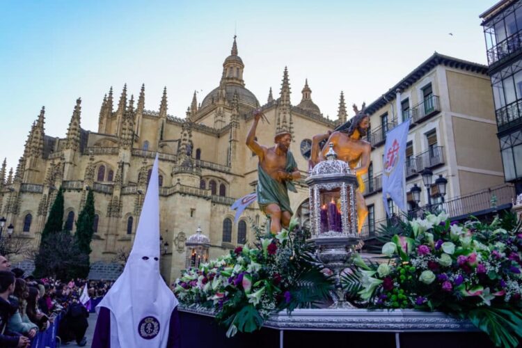 La Procesión de los Pasos, acto central de la Semana Santa segoviana. /Héctor Criado