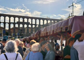 Público, mercados y el Acueducto de fondo en el Segovia Decus Romae. / Ayuntamiento