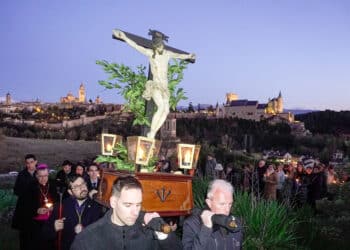 Vía Crucis del Cristo de la Buena Muerte por la huerta del Convento de los Padres Carmelitas. / HÉCTOR CRIADO