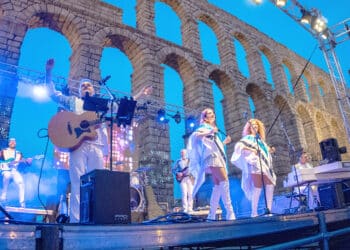 Tributo de Abba, durante las pasadas fiestas de Segovia. / Héctor Criado (4)