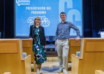 La candidata al Rectorado UVA, Carmen Camarero, visita el Campus María Zambrano de Segovia, junto a Miguel Vicente. / NACHO VALVERDE - ICAL