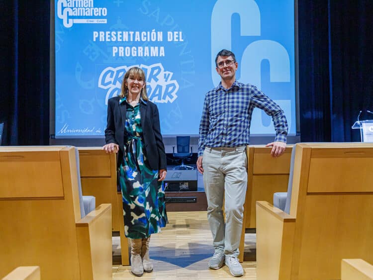 La candidata al Rectorado UVA, Carmen Camarero, visita el Campus María Zambrano de Segovia, junto a Miguel Vicente. / NACHO VALVERDE - ICAL