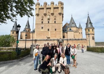 Alumnos de la Universidad Pécs (Hungría) visitan el Alcázar de Segovia dentro del programa 'Pannónia'. / REAL ALCÁZAR DE SEGOVIA