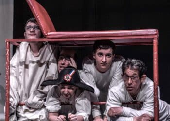 La identidad artística de Paladio Arte se basa en la honestidad escénica. Su propuesta apuesta por la emoción real y la presencia auténtica, generando un teatro directo y profundamente humano. PALADIO ARTE