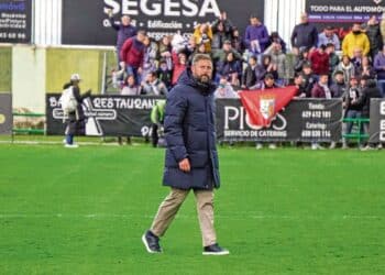 Joaquín Gómez en el partido de este domingo en La Albuera. Héctor Criado.