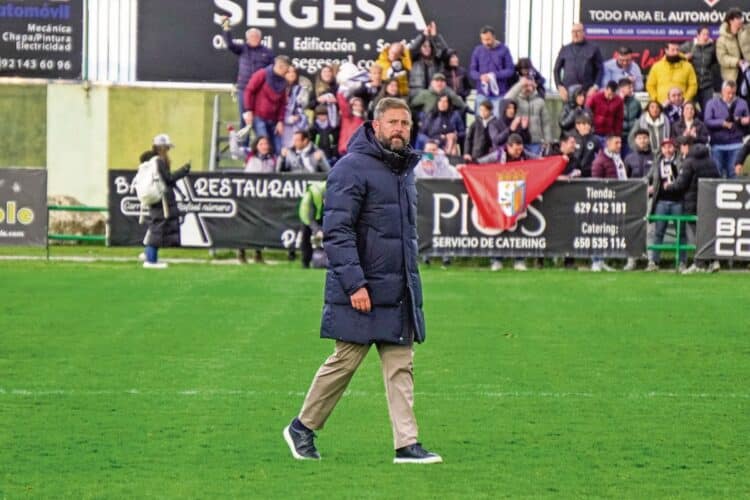 Joaquín Gómez en el partido de este domingo en La Albuera. Héctor Criado.